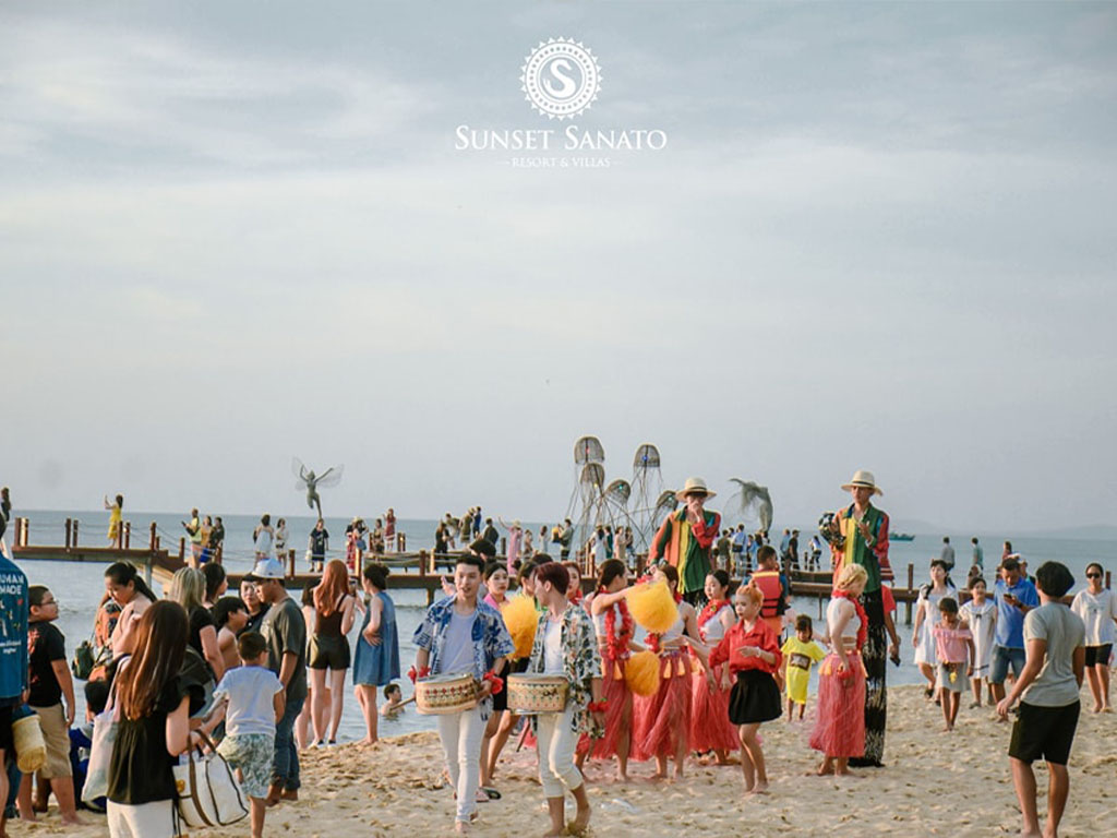 bãi biển check in Sunset Sanato Resort & Villas Phú Quốc